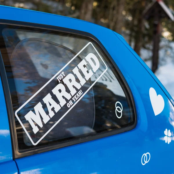 車の窓にだけ結婚しているテキスト — ストック写真
