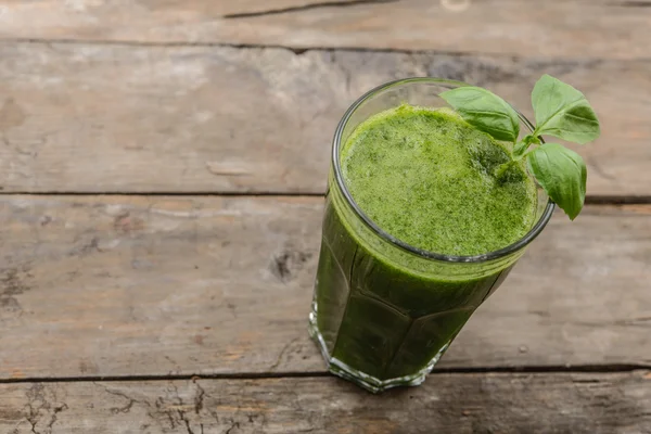 Healthy smoothie from green vegetables — Stock Photo, Image