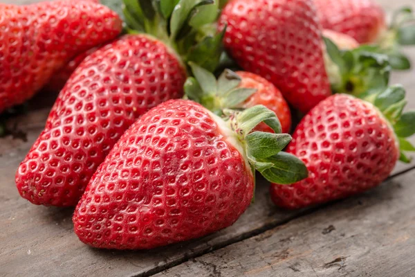Frische, reife Erdbeeren — Stockfoto