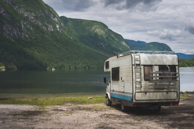 Camper van kumsalda, dağ Peyzaj Park