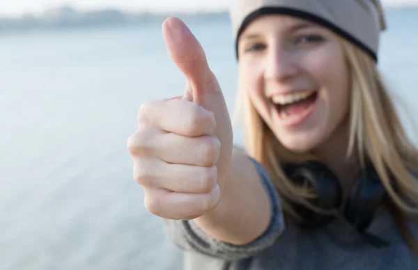 Niedliche blonde Frau Porträt — Stockfoto