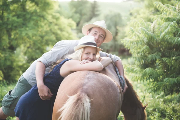 Coutry living, happy loving couple — Stock Photo, Image