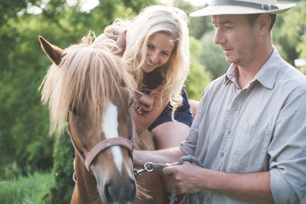 Coutry living, happy loving couple — Stock Photo, Image