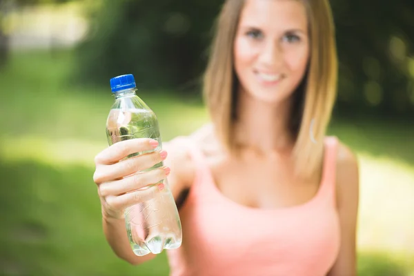 Young woman drinking water after exercise — Stock Photo, Image