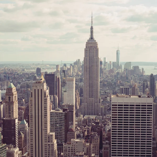 Nueva York, Manhattan vista aérea del horizonte con el edificio Empire State — Foto de Stock