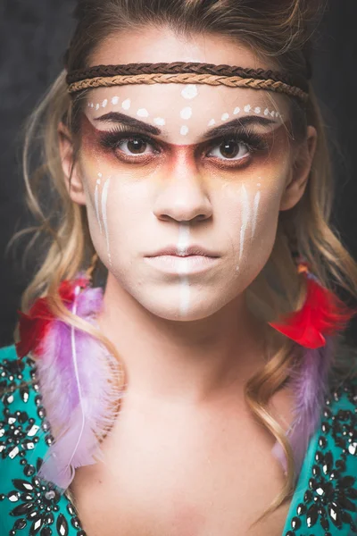 Amérindien avec visage peint — Photo