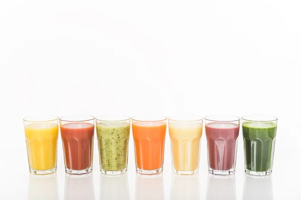 Gezonde smoothies in glazen — Stockfoto