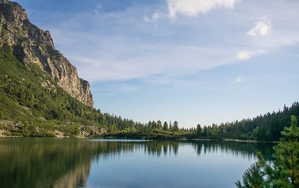 Mountain lake at High Tatras — Zdjęcie stockowe