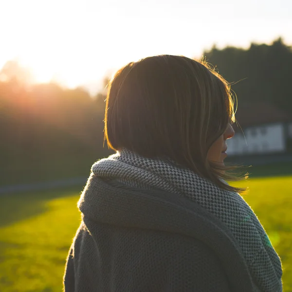 Woman exploring nature — Stock Photo, Image