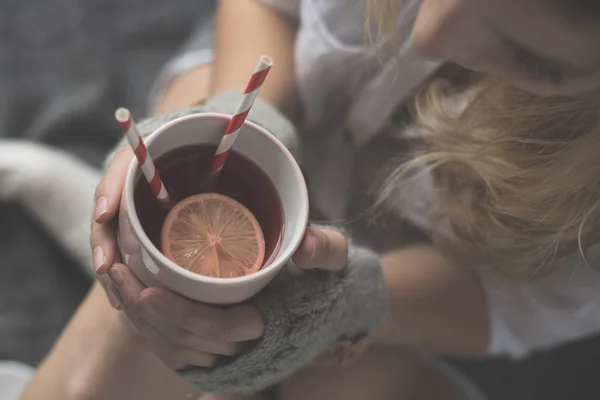 Young woman relaxing in bed with tea — Stok fotoğraf