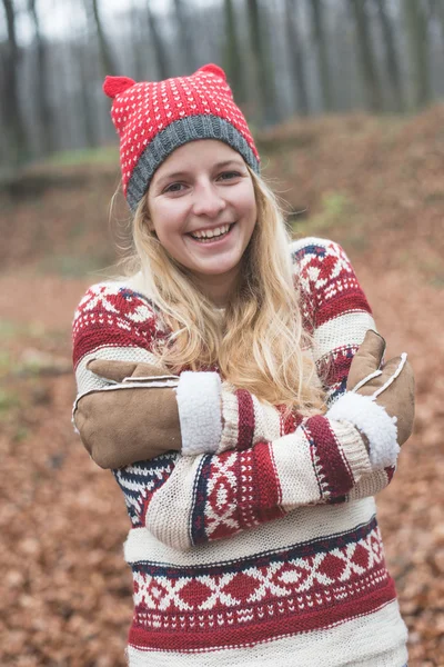 Jonge lang haar vrouw — Stockfoto