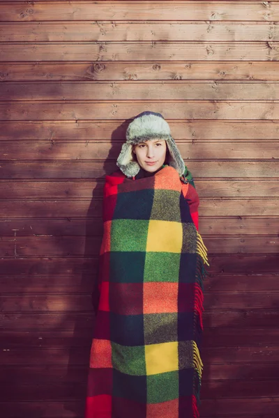 Bella donna in posa in cappello caldo — Foto Stock