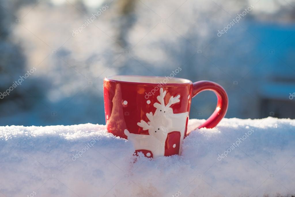 Red mug in deep snow — Stock Photo © loriklaszlo #95970282