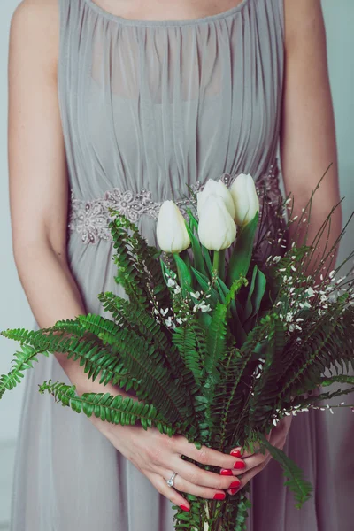 Свадебный букет из цветов тюльпана — стоковое фото