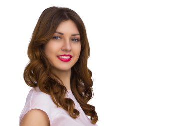 Beyaz t-shirt güzel esmer kadın