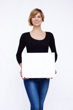 mutlu bir kadın portresi