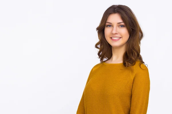 Menina bonita em camisola laranja — Fotografia de Stock