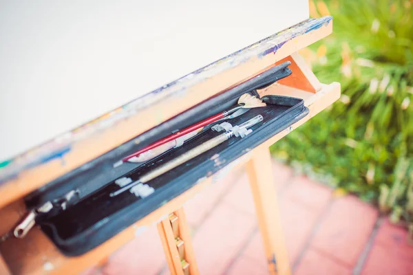 Easel and art supplies — Stock Photo, Image