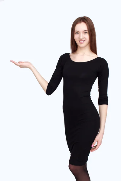 Porträt einer schönen Frau im schwarzen Kleid — Stockfoto