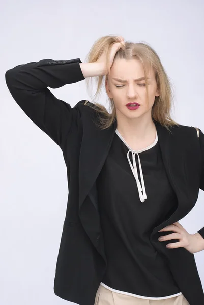 Affärskvinna lider en huvudvärk — Stockfoto