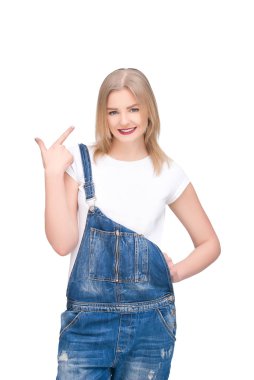 mavi elbiseli sarışın kız