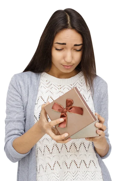 Jonge vrouw portret bedrijf cadeau — Stockfoto