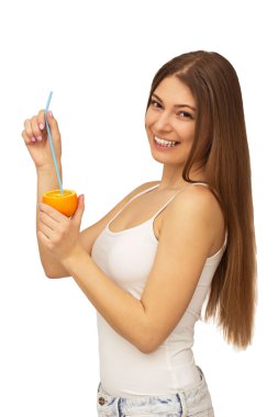 Beyaz arka plan üzerinde izole mutlu bir genç kadın