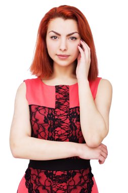 Pembe elbiseli güzel bir kadın.