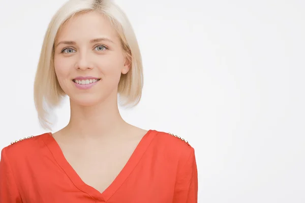 Mujer joven feliz aislada sobre fondo blanco — Foto de Stock