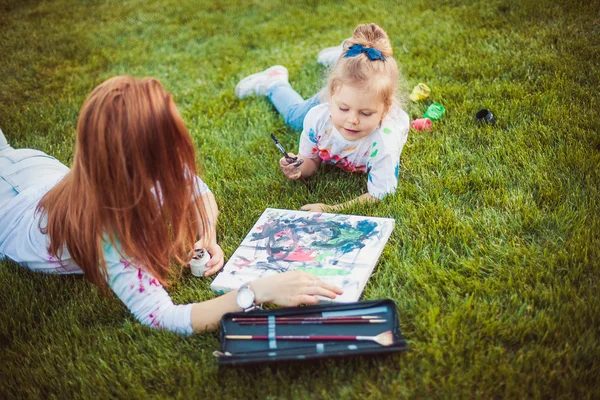 Peinture mère et petite fille — Photo