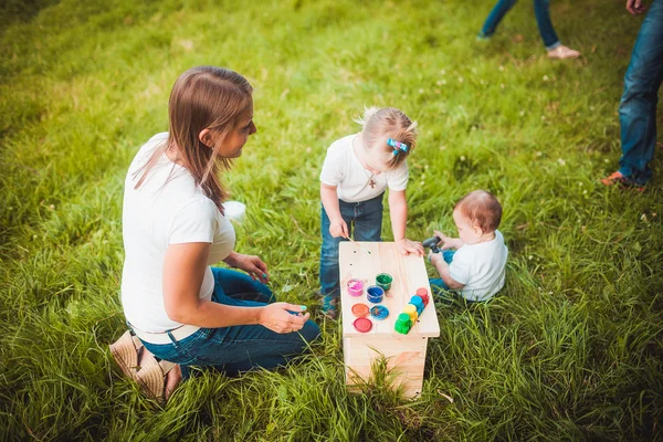 Happy family painting birdhouse — Stock Photo, Image