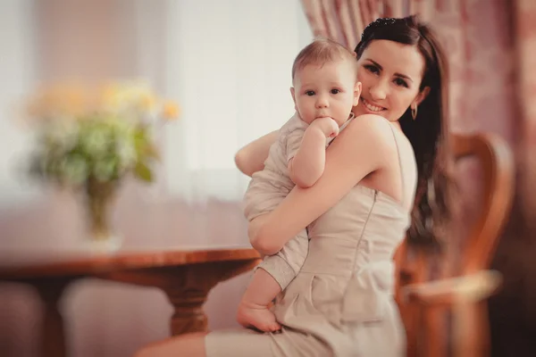 Mère avec bébé — Photo