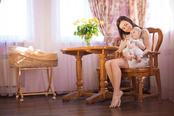 Madre con bebé — Foto de Stock