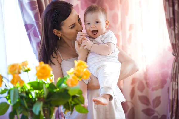 Mutter mit Baby — Stockfoto