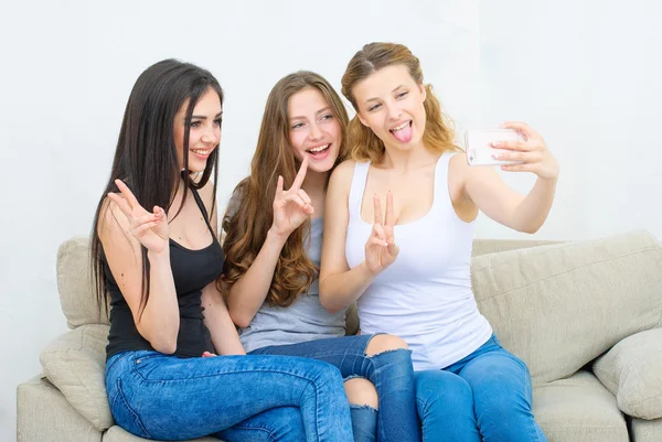 Happy friends or teenage girls with smartphone taking selfie — Stock Photo, Image