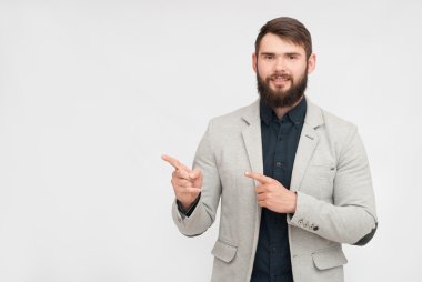 Sakallı yakışıklı bir adamın portresi.