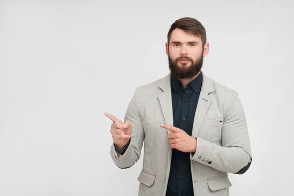 Portrait de bel homme à la barbe — Photo