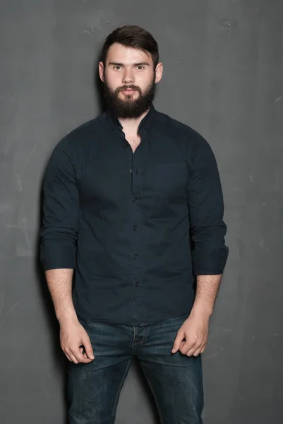 Retrato de homem bonito com barba — Fotografia de Stock