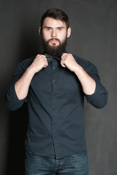 Retrato de homem bonito com barba — Fotografia de Stock