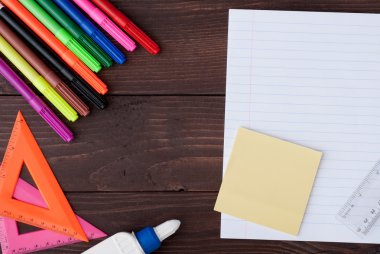 dizüstü bilgisayar boşaltmak ile okul Kırtasiye