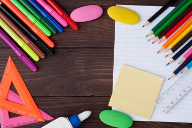 dizüstü bilgisayar boşaltmak ile okul Kırtasiye