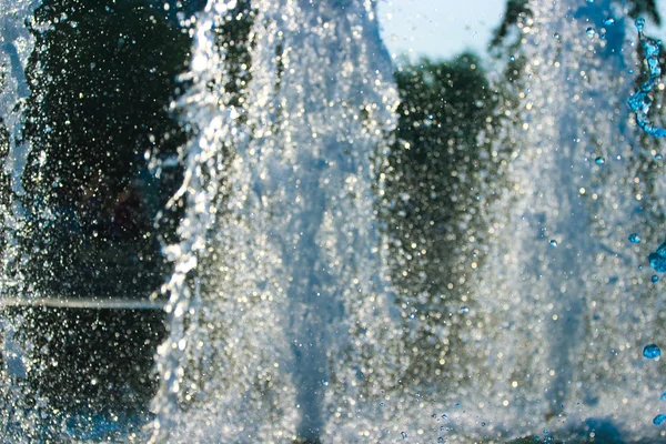 El chorro de agua de una fuente —  Fotos de Stock