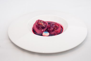 doldurulmuş armut şarabı dilimlenmiş