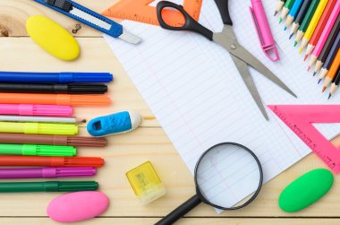 dizüstü bilgisayar boşaltmak ile okul Kırtasiye