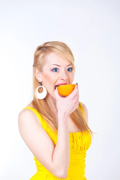 Mujer con naranjas —  Fotos de Stock