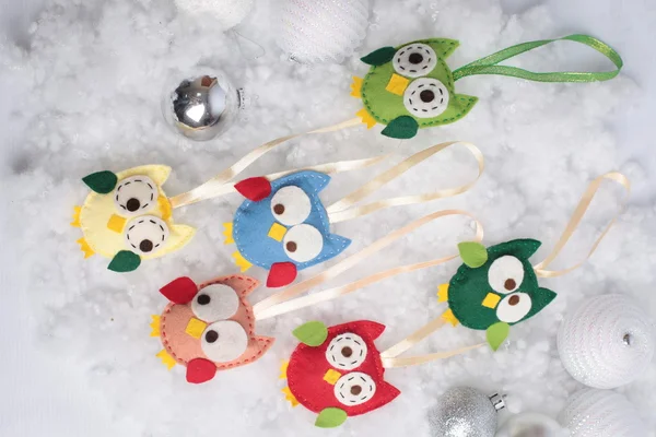 Christmas owls and balls — Stock Photo, Image