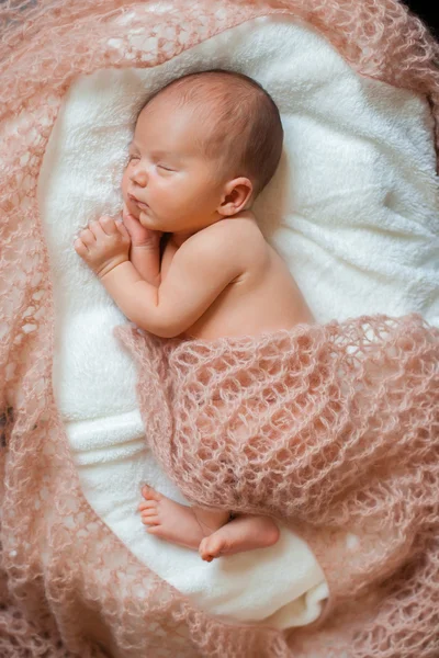 Söta nyfödda baby — Stockfoto