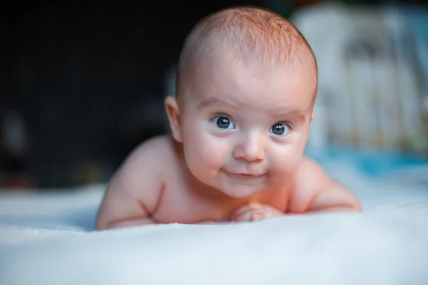 Söt liten bebis — Stockfoto