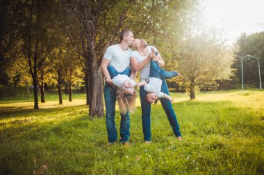 Çocuklu mutlu bir aile