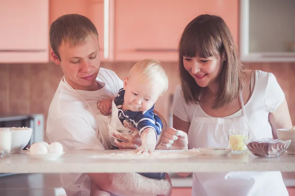 Happy family at kitchen — Stock Photo, Image